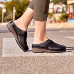 Pikolinos Granada W0W-3590C1 Clog Black (Women's) -Ecco Shoe Store 92 gran w0w 3590c1 pk black big