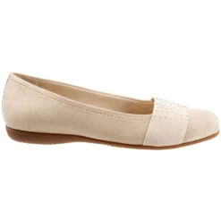 Trotters Samantha Nude Micro (Women's) -Ecco Shoe Store nude 3 261286e0 b420 4de1 9ee8 66b06610408d